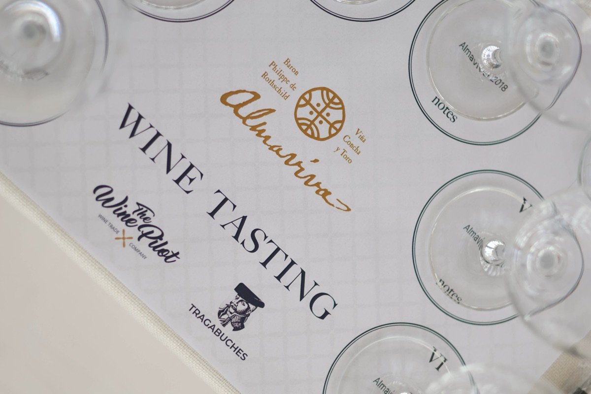 Mantel de cata Almaviva con The Wine Pilot